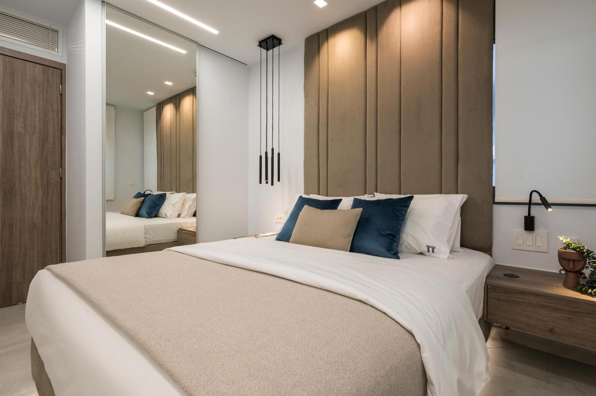 Π Suite Project: Smart Bnb Chania  Luaran gambar