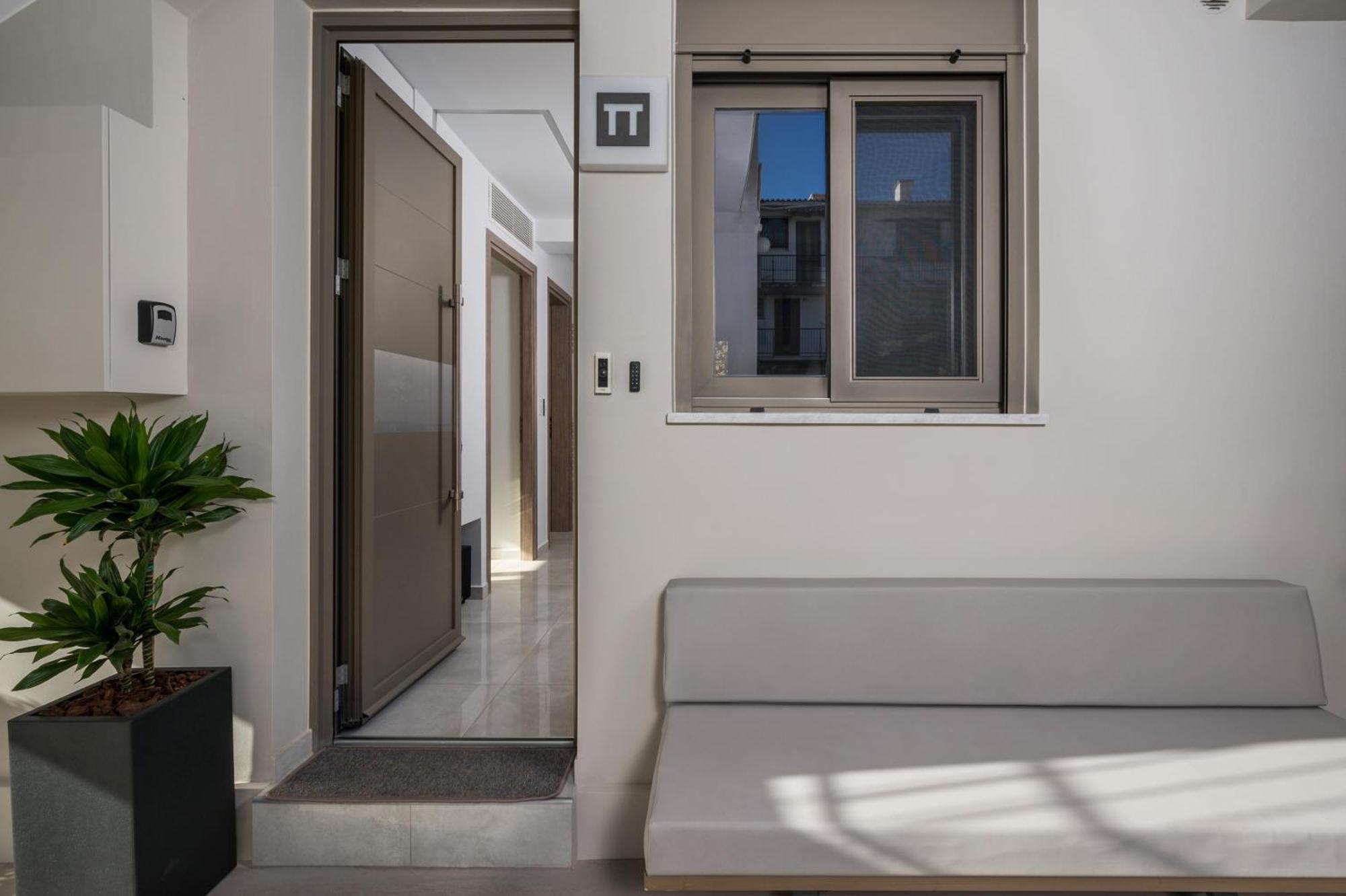 Π Suite Project: Smart Bnb Chania  Luaran gambar
