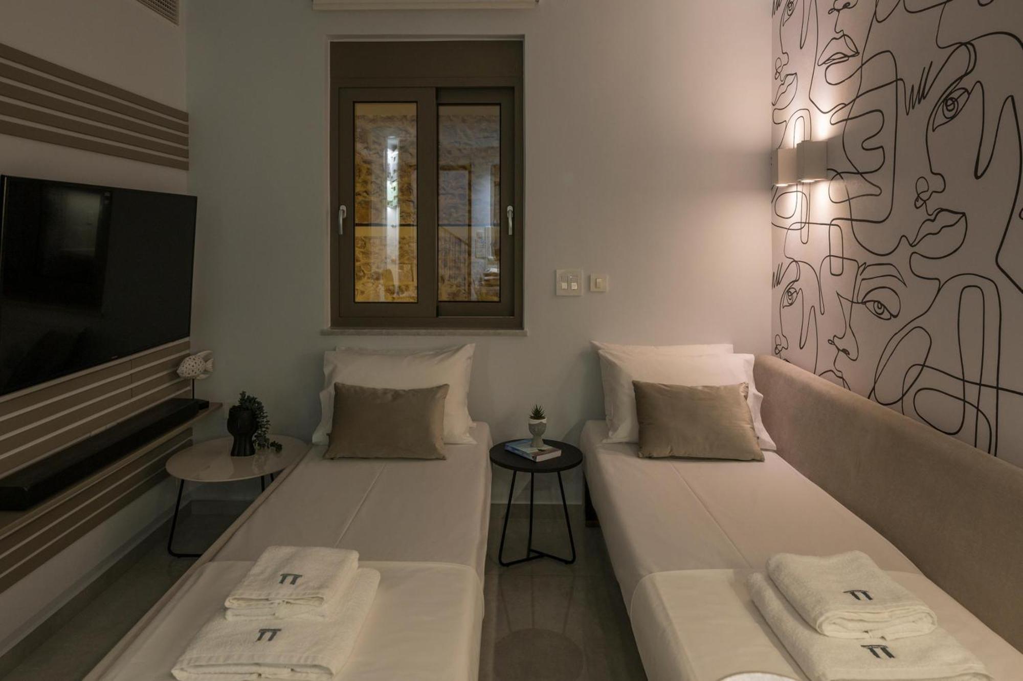 Π Suite Project: Smart Bnb Chania  Luaran gambar