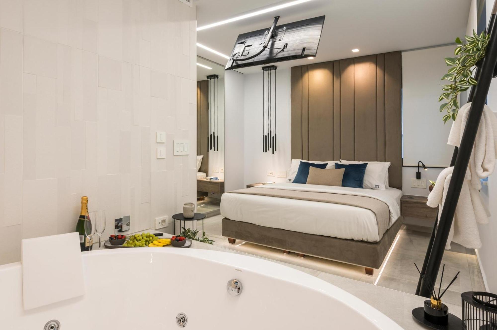 Π Suite Project: Smart Bnb Chania  Luaran gambar