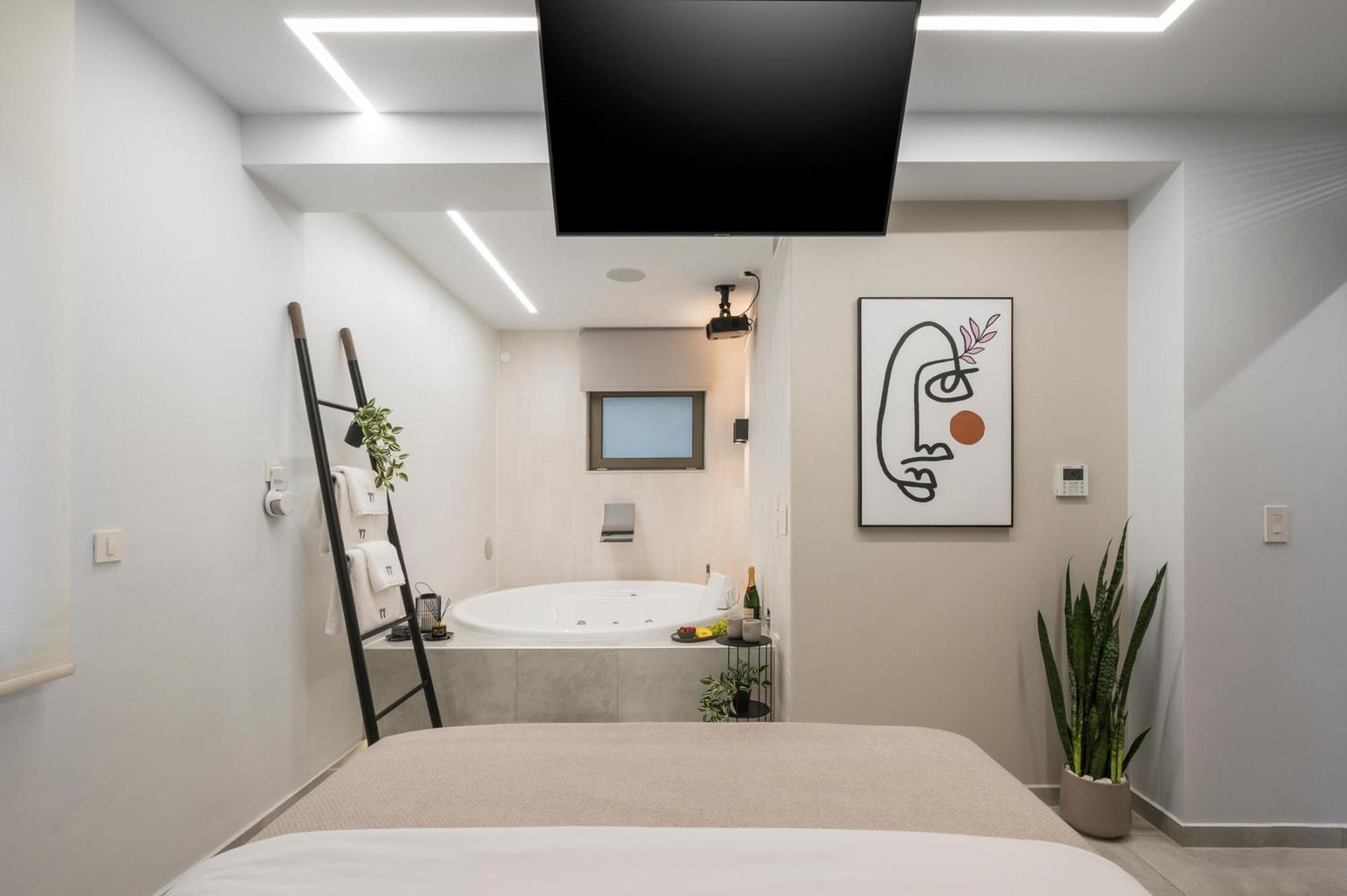 Π Suite Project: Smart Bnb Chania  Luaran gambar