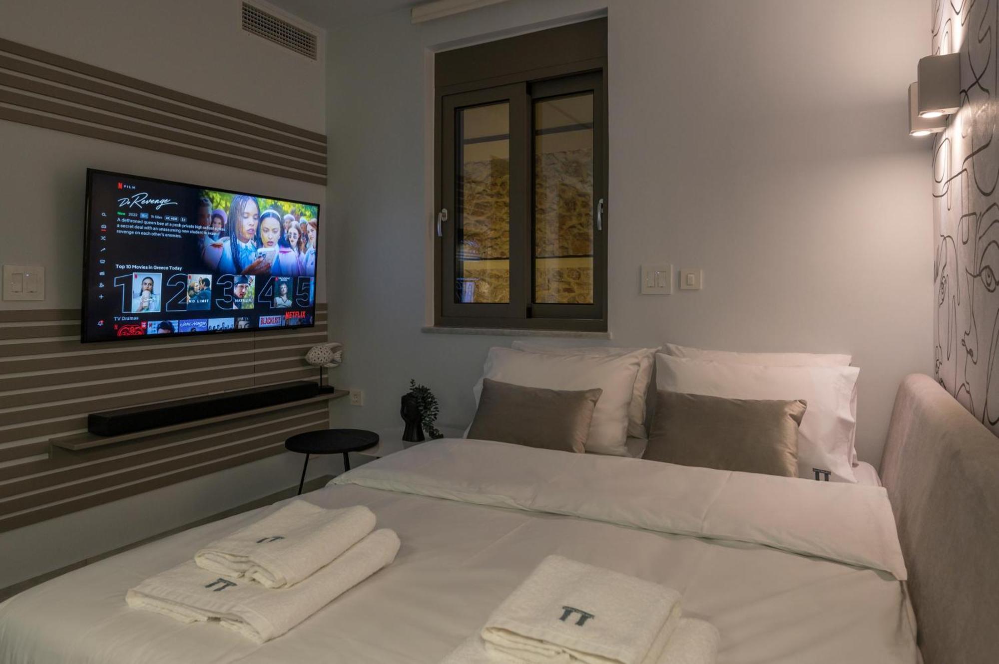 Π Suite Project: Smart Bnb Chania  Luaran gambar