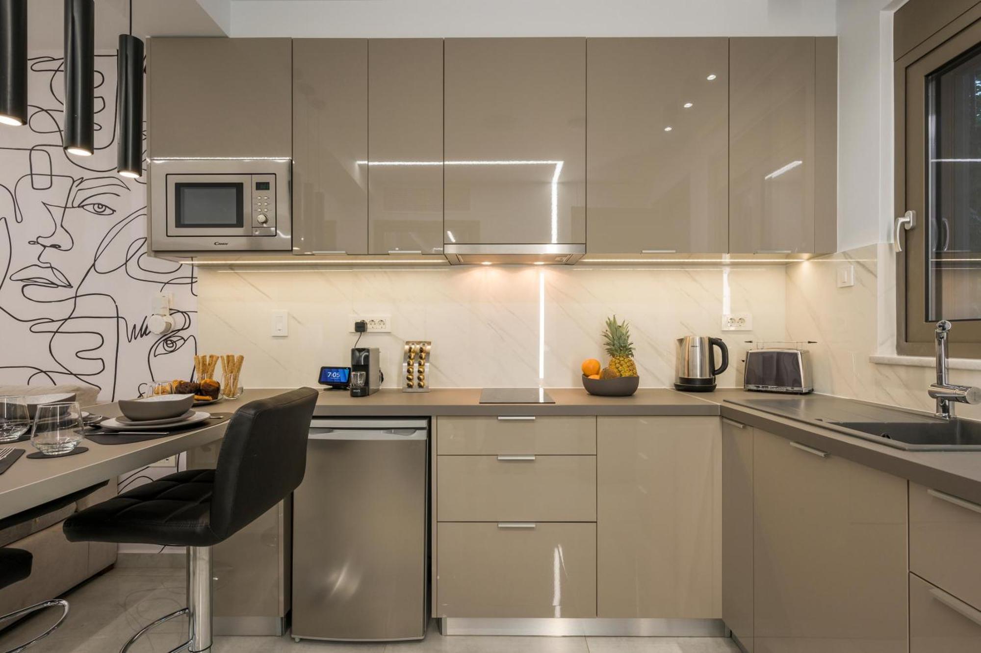 Π Suite Project: Smart Bnb Chania  Luaran gambar