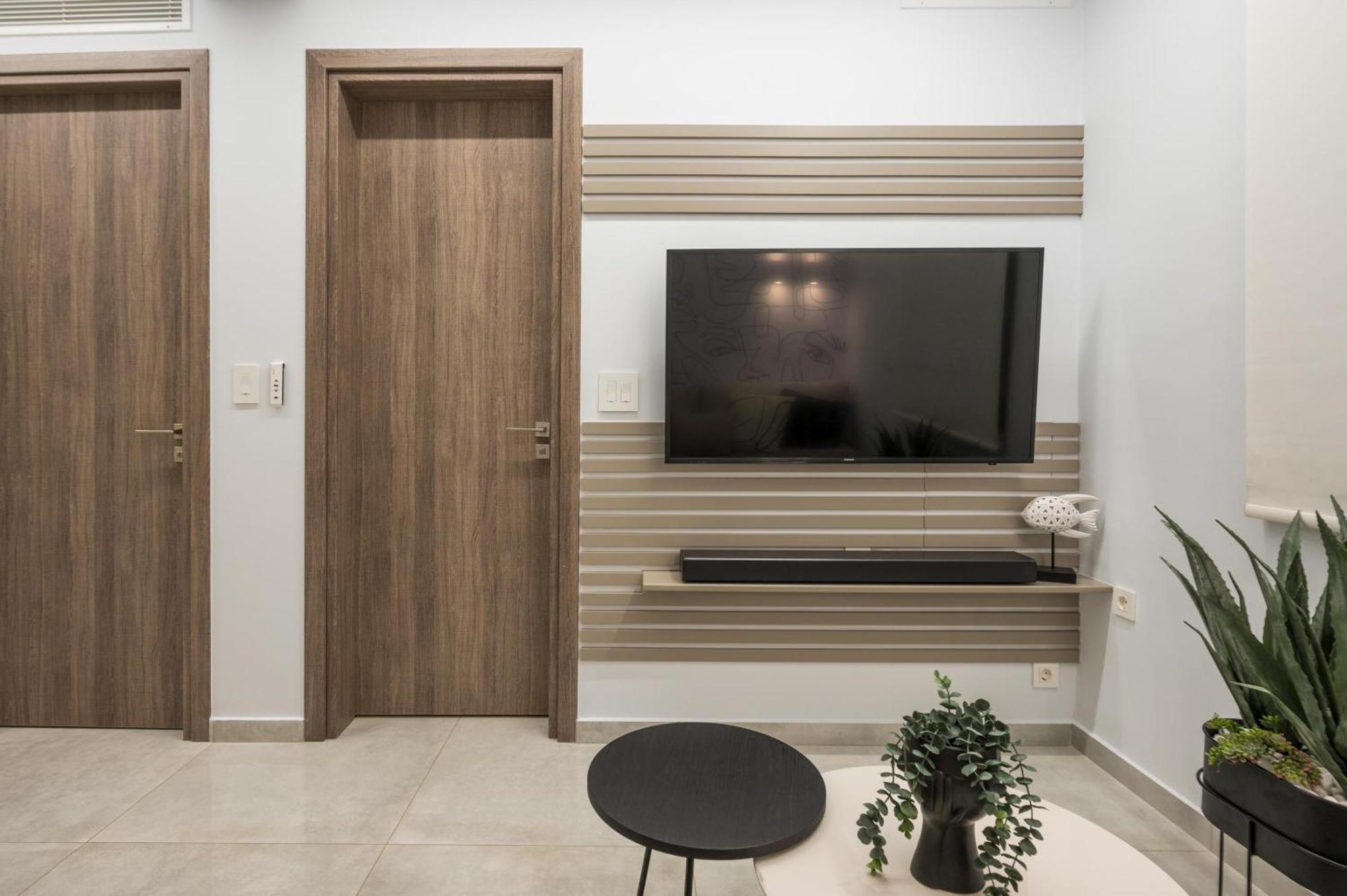 Π Suite Project: Smart Bnb Chania  Luaran gambar