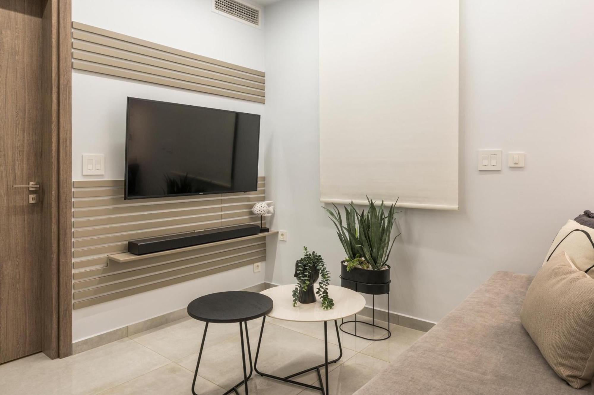 Π Suite Project: Smart Bnb Chania  Luaran gambar