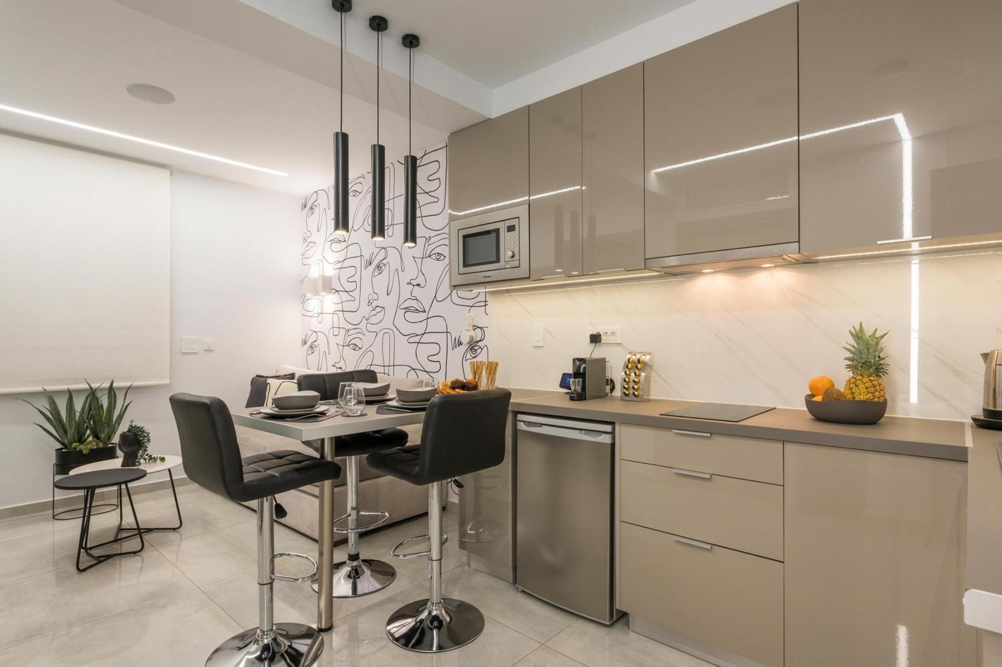 Π Suite Project: Smart Bnb Chania  Luaran gambar